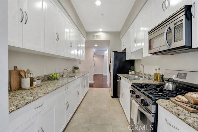 Detail Gallery Image 6 of 36 For 9049 Alcott St #204,  Los Angeles,  CA 90035 - 3 Beds | 2/1 Baths