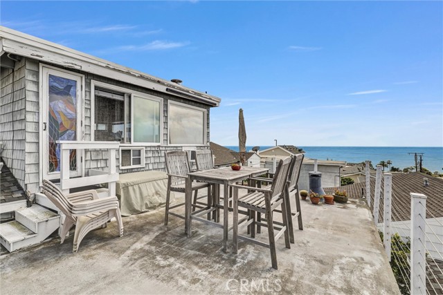 266 Grandview, Laguna Beach CA: https://media.crmls.org/medias/1f11e995-b6ac-4748-b860-469093635044.jpg