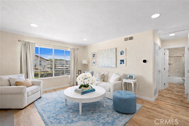 Detail Gallery Image 7 of 24 For 22 Exeter, Irvine,  CA 92612 - 1 Beds | 1 Baths