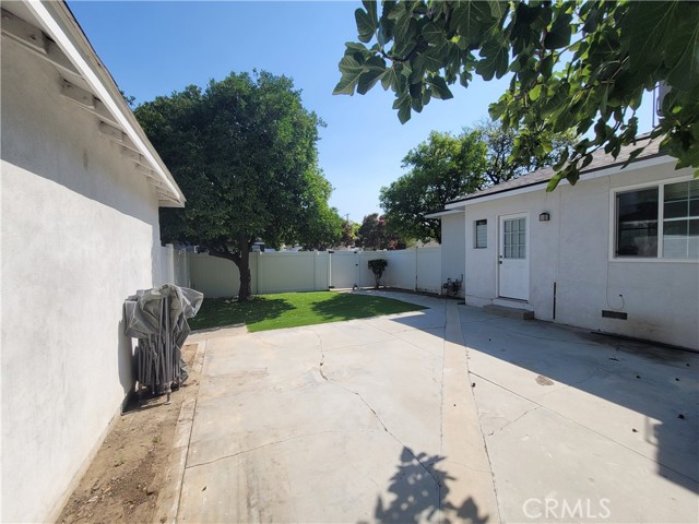 Detail Gallery Image 13 of 21 For 6362 Darby Ave, Tarzana,  CA 91335 - 3 Beds | 2 Baths