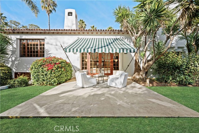 2347 E Valley Road, Montecito CA: https://media.crmls.org/medias/1f129097-bb79-4b7c-a951-c81de3cc898d.jpg