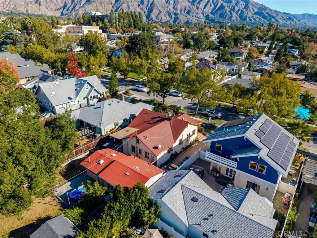https://media.crmls.org/medias/1f12c2b7-4f80-4350-867e-6c068b138f6c.jpg?preset=X-Large