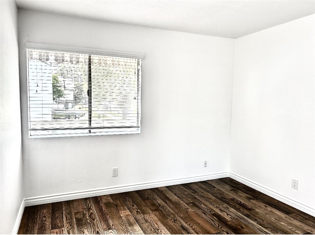 Detail Gallery Image 7 of 12 For 2060 E 5th St, Ontario,  CA 91764 - 3 Beds | 2/1 Baths
