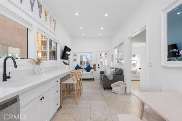 Detail Gallery Image 5 of 35 For 106 31st St, Newport Beach,  CA 92663 - 5 Beds | 3 Baths