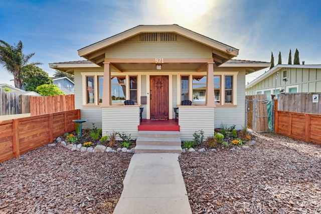 Detail Gallery Image 2 of 39 For 921 W 24th, San Pedro,  CA 90731 - 2 Beds | 1 Baths