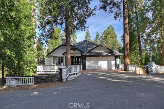 Detail Gallery Image 3 of 42 For 24048 Altdorf, Crestline,  CA 92325 - 3 Beds | 3/1 Baths