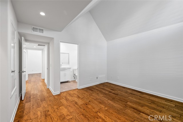 Detail Gallery Image 27 of 34 For 5145 Yarmouth Ave #15,  Encino,  CA 91316 - 2 Beds | 2/1 Baths