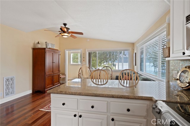 Detail Gallery Image 13 of 37 For 13660 Lower Lakeshore Dr, Clearlake,  CA 95422 - 3 Beds | 2 Baths