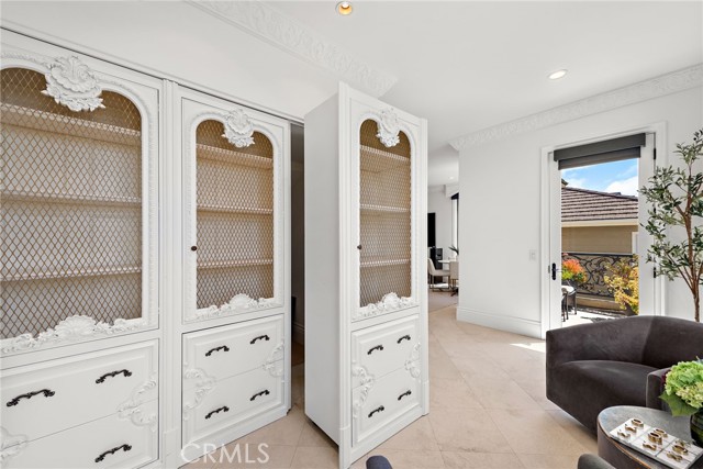 Detail Gallery Image 26 of 75 For 530 Kings Rd, Newport Beach,  CA 92663 - 5 Beds | 4/3 Baths