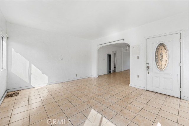 2750 Ballard Street, Los Angeles CA: https://media.crmls.org/medias/1f16ce75-a035-43ff-9fa6-9b6796b01222.jpg