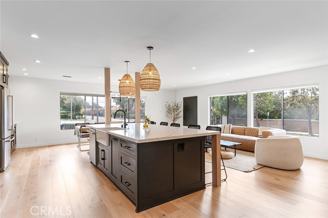 Detail Gallery Image 6 of 42 For 5681 E. Colorado St, Long Beach,  CA 90814 - 3 Beds | 2/1 Baths