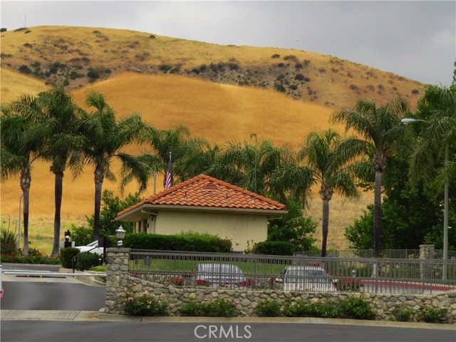 Detail Gallery Image 2 of 36 For 19424 Crystal Ridge Ln, Porter Ranch,  CA 91326 - 2 Beds | 2/1 Baths