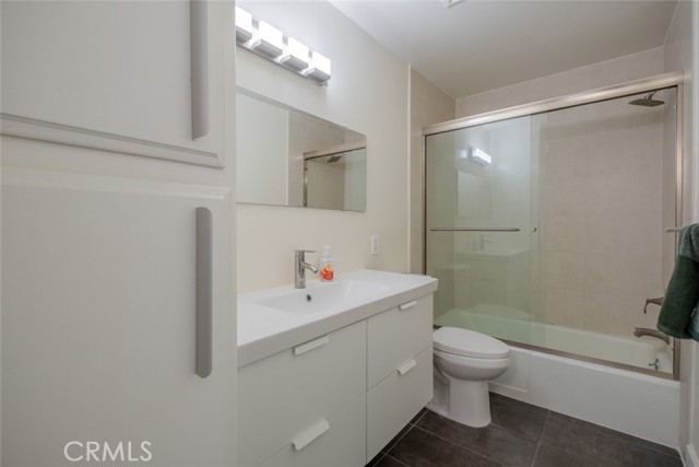 Detail Gallery Image 13 of 23 For 1935 Alpha Rd #321,  Glendale,  CA 91208 - 2 Beds | 2 Baths