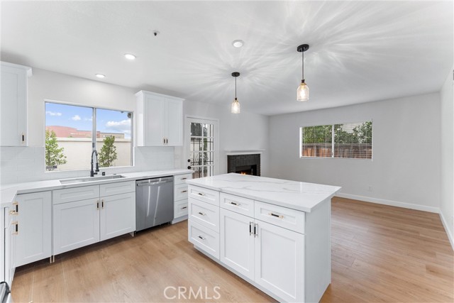 Detail Gallery Image 13 of 28 For 13677 Crawford Ct, Fontana,  CA 92336 - 3 Beds | 2/1 Baths