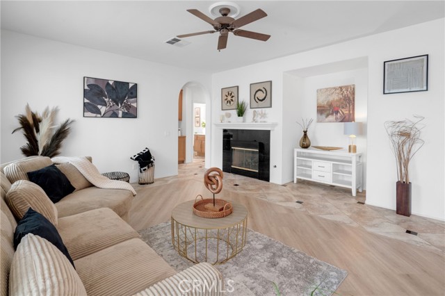 33736 Emerald Creek Court, Temecula CA: https://media.crmls.org/medias/1f193704-b1dc-42b3-98d5-629e1cd307ba.jpg