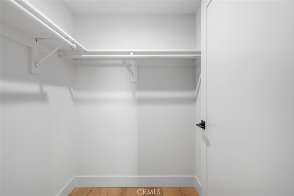 https://media.crmls.org/medias/1f1aaefd-07f5-4506-b7d4-962343b82a91.jpg?preset=X-Large