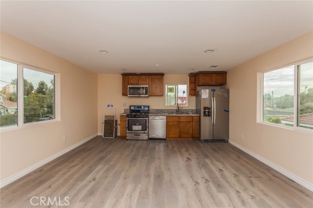Detail Gallery Image 3 of 5 For 813 1/2 N Figueroa St, Santa Ana,  CA 92703 - 2 Beds | 1/1 Baths