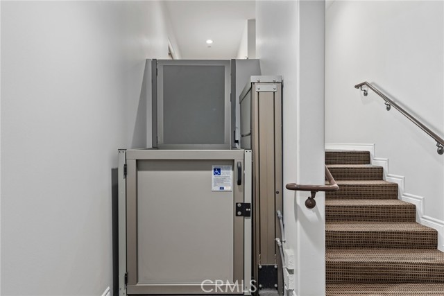 Detail Gallery Image 21 of 29 For 11633 Chenault St #202,  Los Angeles,  CA 90049 - 2 Beds | 2/1 Baths