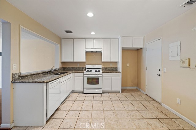 1115 W Francis Street, Ontario CA: https://media.crmls.org/medias/1f1c59f2-85e6-40d5-bcca-c9a6c095b582.jpg