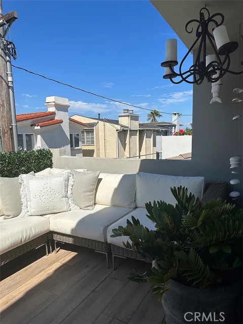 Detail Gallery Image 24 of 43 For 433 Marine #B,  Manhattan Beach,  CA 90266 - 3 Beds | 4 Baths