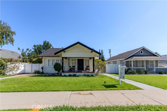 424 W Wilshire Avenue, Fullerton CA: https://media.crmls.org/medias/1f1d811f-145a-4ef8-ad37-fadd6db8c002.jpg