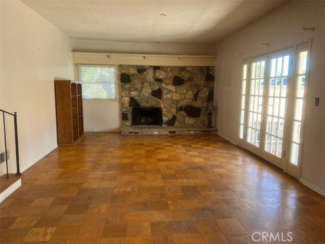 20828 Blythe Street, Winnetka CA: https://media.crmls.org/medias/1f1dc527-8ec5-4a2b-b4f6-021ec90ed3b7.jpg