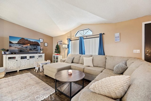 Detail Gallery Image 14 of 47 For 4901 Green River #181,  Corona,  CA 92880 - 3 Beds | 2 Baths