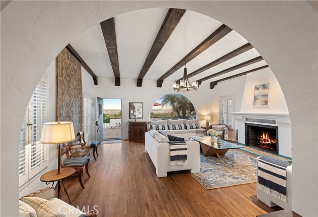 1305 E Balboa Boulevard, Newport Beach CA: https://media.crmls.org/medias/1f1f2d20-1d8d-45d5-b0a1-9a2a8be9d91c.jpg