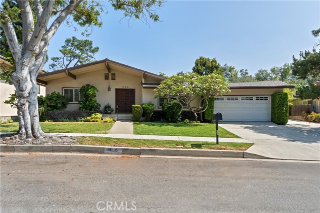 636 S Camino Cerrado, South Pasadena CA: https://media.crmls.org/medias/1f1f864f-d87d-4b52-b029-746119dd00de.jpg