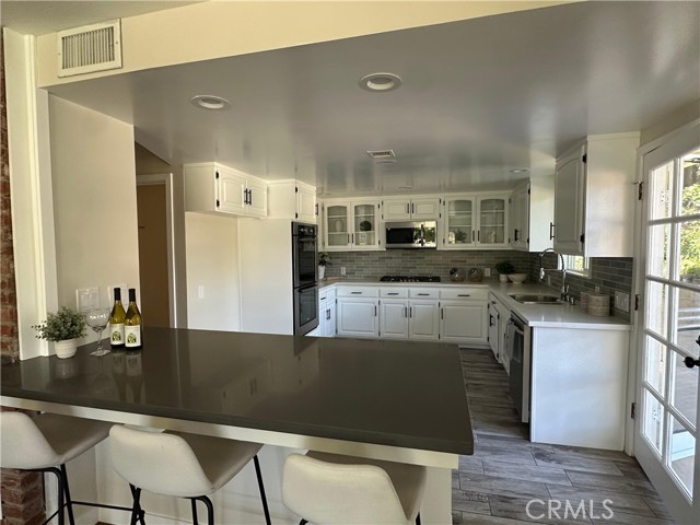 Detail Gallery Image 9 of 11 For 9907 Shadow Hills Drive, Los Angeles,  CA 91040 - 3 Beds | 3 Baths