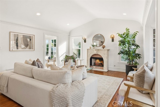 Detail Gallery Image 4 of 41 For 266 Park Ave, Long Beach,  CA 90803 - 4 Beds | 2 Baths