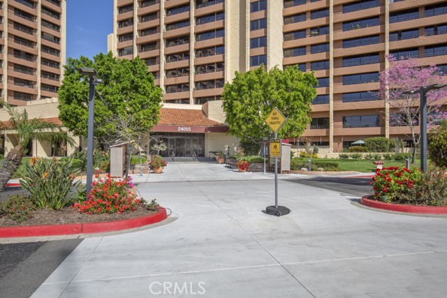 24055 Paseo Del Lago, Laguna Woods CA: https://media.crmls.org/medias/1f20d23a-9adb-407d-9c3b-8e4bf10aee9e.jpg