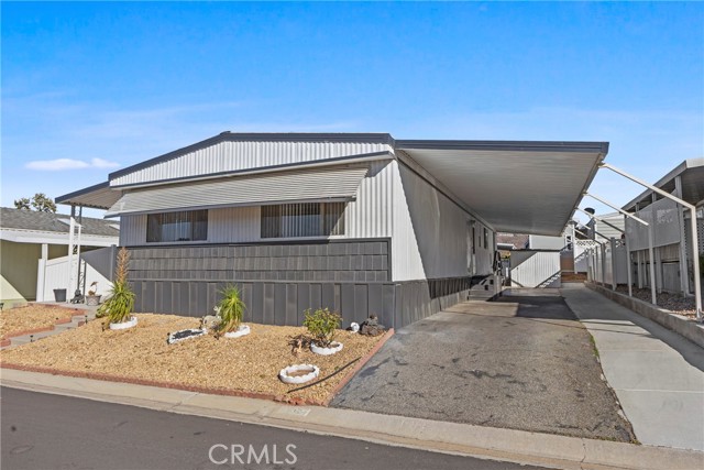 4000 Pierce Street, Riverside CA: https://media.crmls.org/medias/1f2200d3-d7b5-4ac3-a9d7-df4d666f16d4.jpg