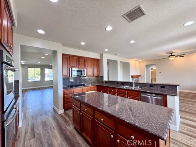 24018 Via Alisol, Murrieta CA: https://media.crmls.org/medias/1f22d3b7-0b8e-4fa5-a70a-ca65e115b42b.jpg
