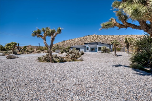 Detail Gallery Image 5 of 34 For 57844 Carlyle Dr, Yucca Valley,  CA 92284 - 3 Beds | 3 Baths