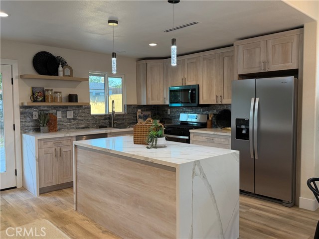 14958 Granada Avenue, Fontana CA: https://media.crmls.org/medias/1f24eb88-2315-4bd9-b42e-6d4991301852.jpg