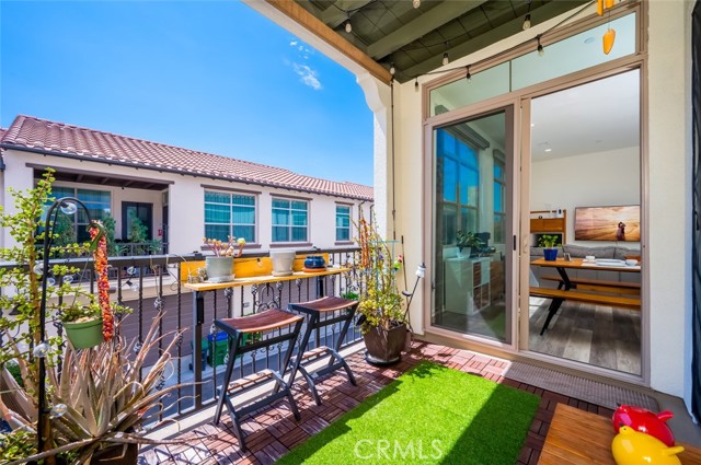 138 Nature Walk, Irvine CA: https://media.crmls.org/medias/1f262082-44eb-4a3d-8695-69ccc38cdbdd.jpg