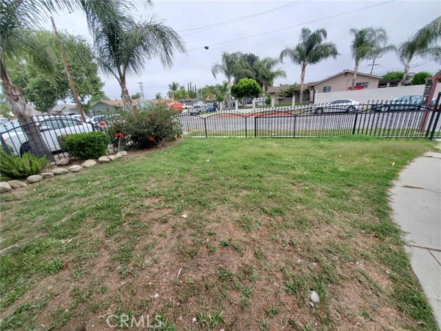 Detail Gallery Image 3 of 17 For 1089 W 2nd St, Rialto,  CA 92376 - 3 Beds | 2 Baths