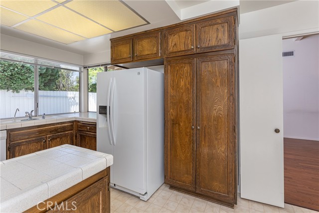 Detail Gallery Image 8 of 39 For 6849 Whitaker Ave, Lake Balboa,  CA 91406 - 3 Beds | 2 Baths