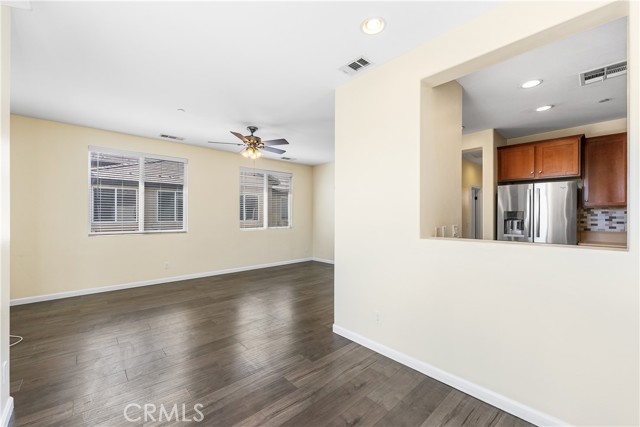 Detail Gallery Image 14 of 28 For 27968 Avalon, Canyon Country,  CA 91351 - 2 Beds | 2 Baths