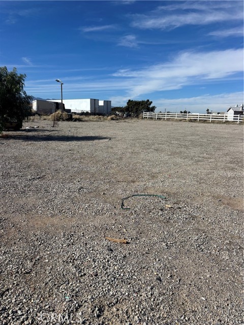 Detail Gallery Image 8 of 17 For 11971 Mission, Oak Hills,  CA 92344 - – Beds | – Baths