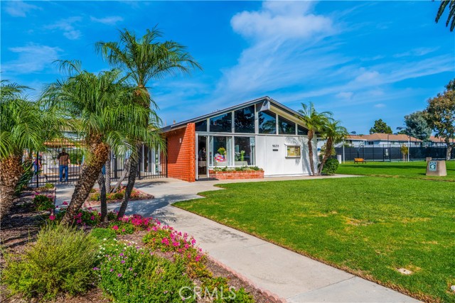 Detail Gallery Image 25 of 32 For 19854 Leighton Ln, Huntington Beach,  CA 92646 - 4 Beds | 1/1 Baths