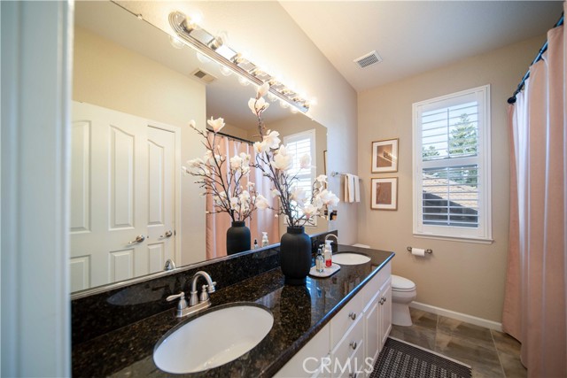 6028 W Evergreen Avenue, Visalia CA: https://media.crmls.org/medias/1f27c1e3-42e6-4512-948b-98a840f15321.jpg