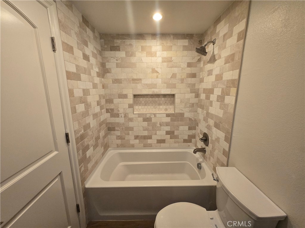 https://media.crmls.org/medias/1f280577-ff17-4757-9a20-018146bd0ec4.jpg?preset=X-Large
