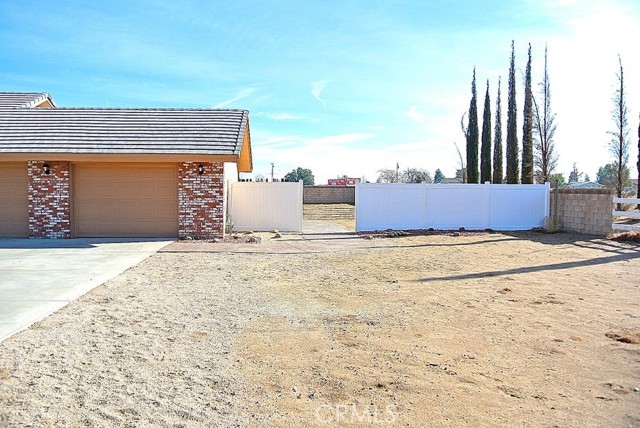 Detail Gallery Image 4 of 15 For 40648 13th St, Palmdale,  CA 93551 - 3 Beds | 2 Baths