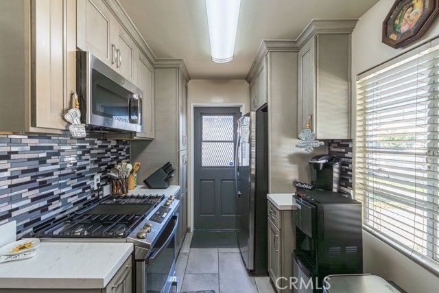 6933 Delta Avenue, Long Beach CA: https://media.crmls.org/medias/1f297347-81e0-406a-b9b2-40e6086cfeee.jpg