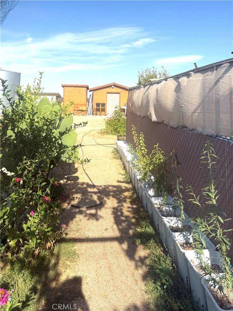 https://media.crmls.org/medias/1f297b78-8aed-4598-9d78-b31d3b656058.jpg?preset=X-Large
