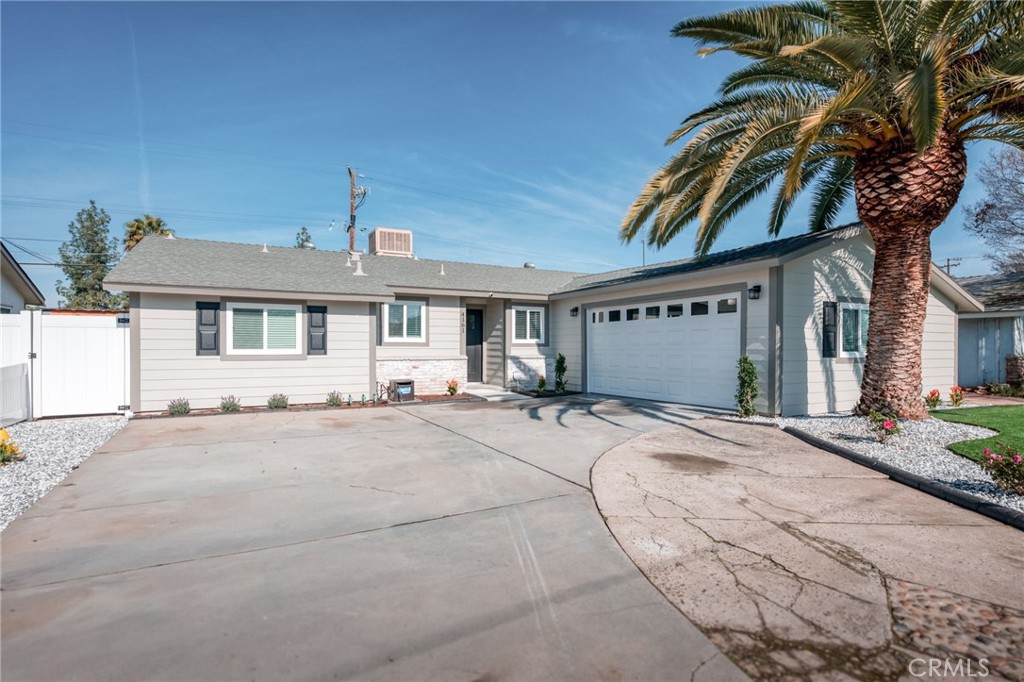 4161 E Holland