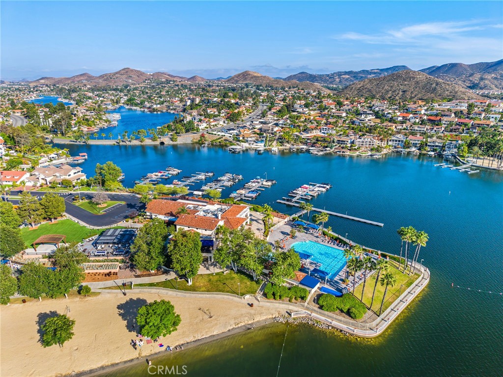 https://media.crmls.org/medias/1f29b55b-6f5d-4756-a074-16441337f62f.jpg?preset=X-Large