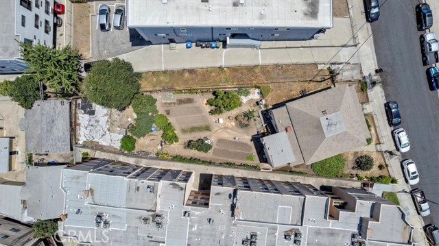 811 N Bunker Hill Avenue, Los Angeles CA: https://media.crmls.org/medias/1f29e9f3-c8f1-47ed-93c4-0df379b3d18c.jpg